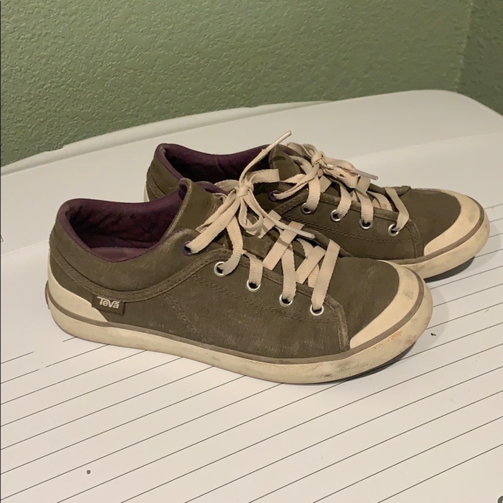 Women’s shoes